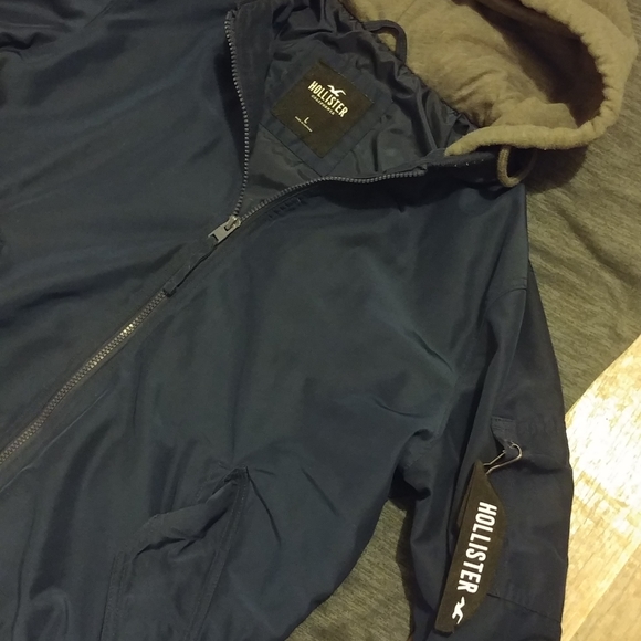 2 week old "New Material Only" Holister Jacket. - Picture 1 of 3